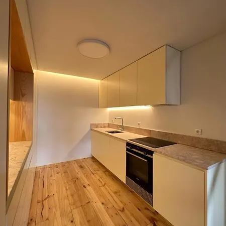 Проживання в сім'ї Private In Baixa With Balcony *