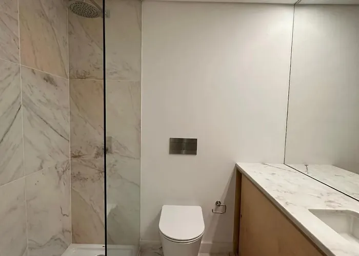 Private In Baixa With Balcony